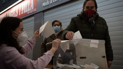 Mi zona básica de salud está confinada y mi colegio electoral está fuera, ¿qué hago?