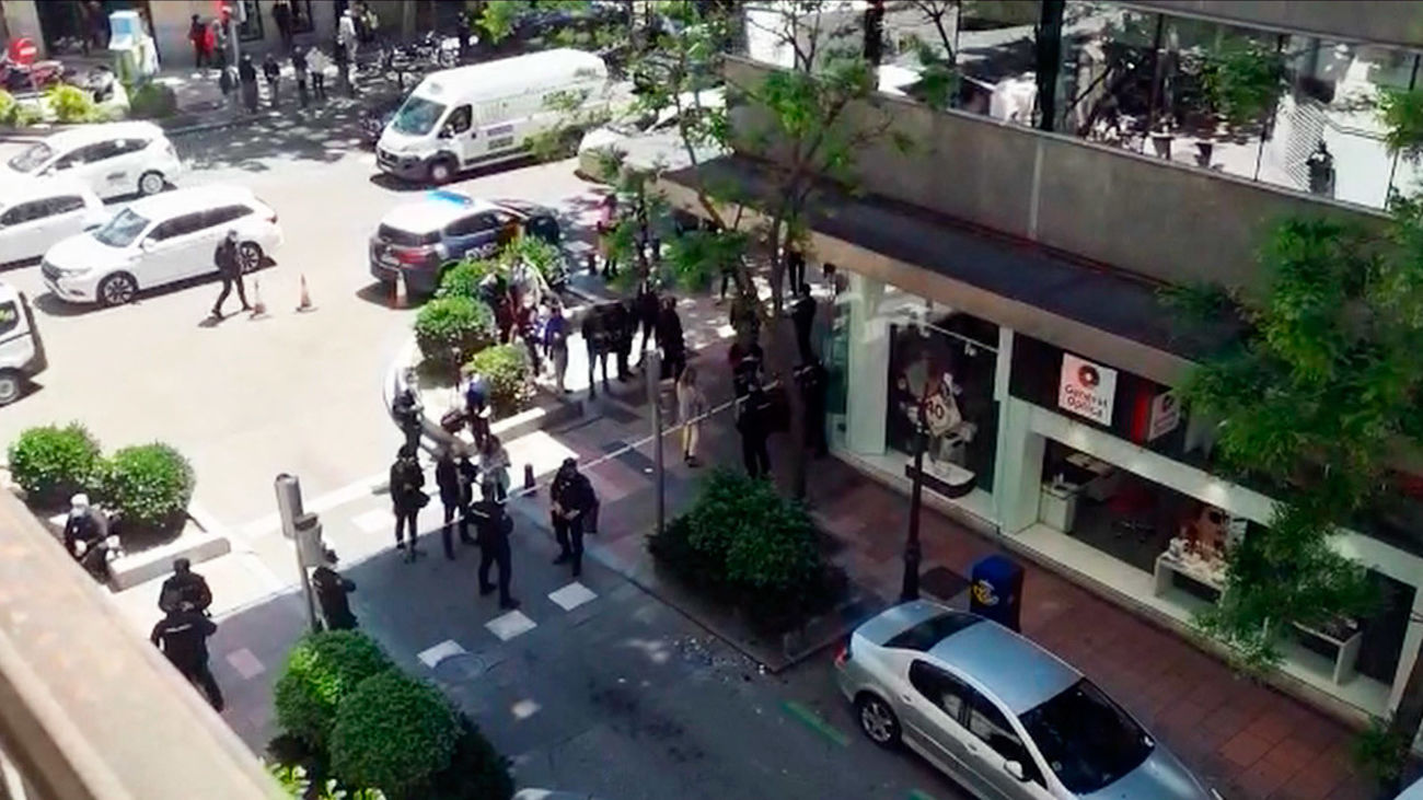 Un herido de bala durante un atraco en una joyería de la calle Ayala