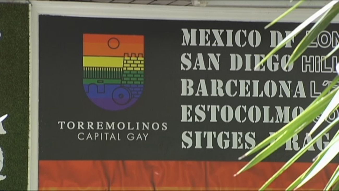Un bar gay de Torremolinos busca camareros heteros y camareras lesbianas