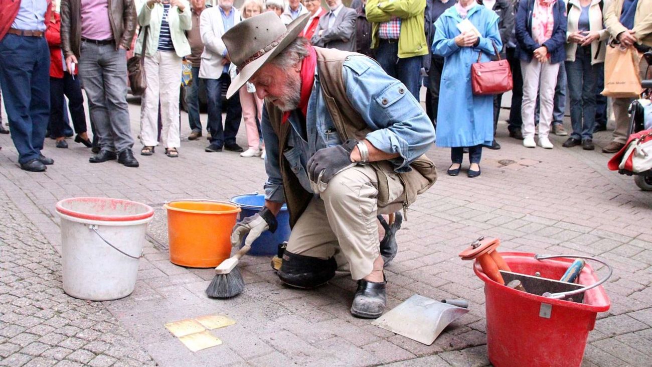 Fuenlabrada recuerda a las víctimas del nazismo con 'Ladrillos de la Memoria'