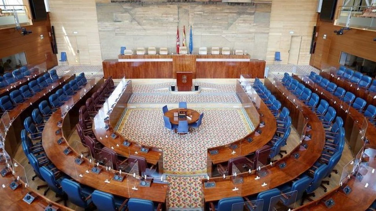 Los diputados de la XII Legislatura de la Asamblea de Madrid comienzan a acreditarse
