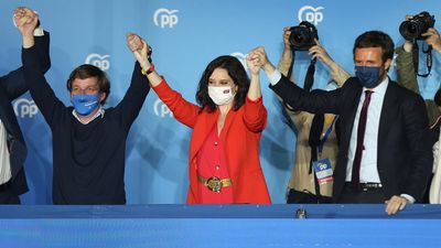 Ayuso arrasa a la izquierda y desafía al gobierno de Sánchez