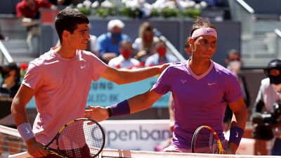 Nadal regala una clase magistral a Alcaraz
