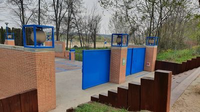 Alcalá acondiciona el mobiliario  urbano de los parques de Isla del Colegio y Sementales