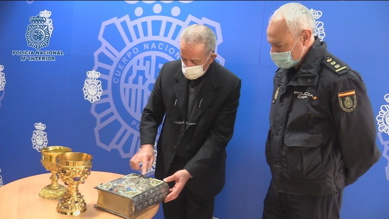 Roban tres piezas de gran valor en una parroquia de Hortaleza y las intentan revender en una app