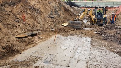 Sorpresa en unas obras en Vicálvaro al  'tropezar' con los restos de la fuente de San Pedro