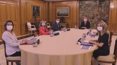 Sánchez presenta al rey el Plan de Recuperación acompañado por las vicepresidentas