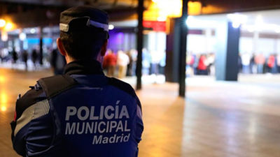 Madrid refuerza la presencia policial para evitar aglomeraciones y botellones en la calle