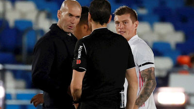 Zidane:  "Le he pedido explicaciones al árbitro, pero no me sirven"