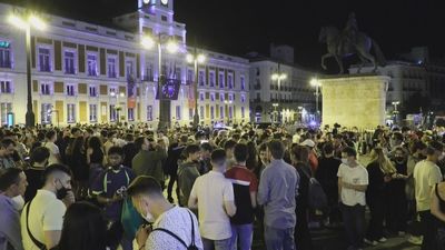 La Policía Municipal realizó esta noche en Madrid más de 450 intervenciones por las aglomeraciones