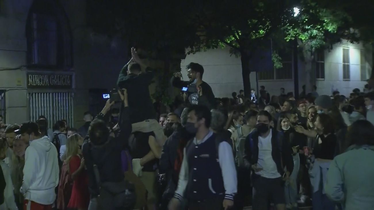 Desalojadas 6.500 personas por botellones masivos y aglomeraciones en Barcelona