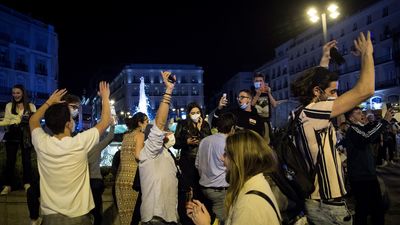 Mil multas en Madrid capital por botellones o no usar mascarilla este fin de semana
