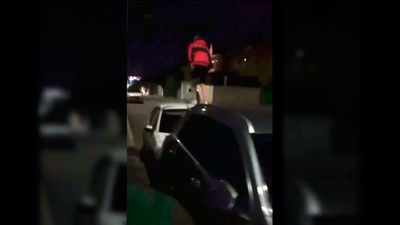 Gamberrada en Rivas: saltan de un coche a otro causando destrozos