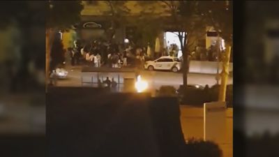 Indignación entre el personal del Clínico tras el botellón del fin de semana frente al hospital