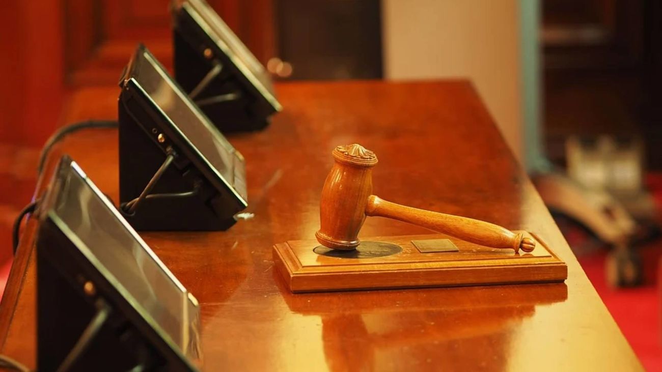 Un juzgado extingue la pensión alimenticia a dos hijos que negaban el saludo a su padre