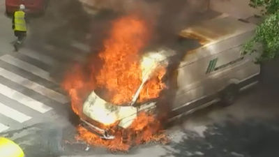 Gran susto en Alcalá de Henares, explosión incluida, con el incendio de una furgoneta