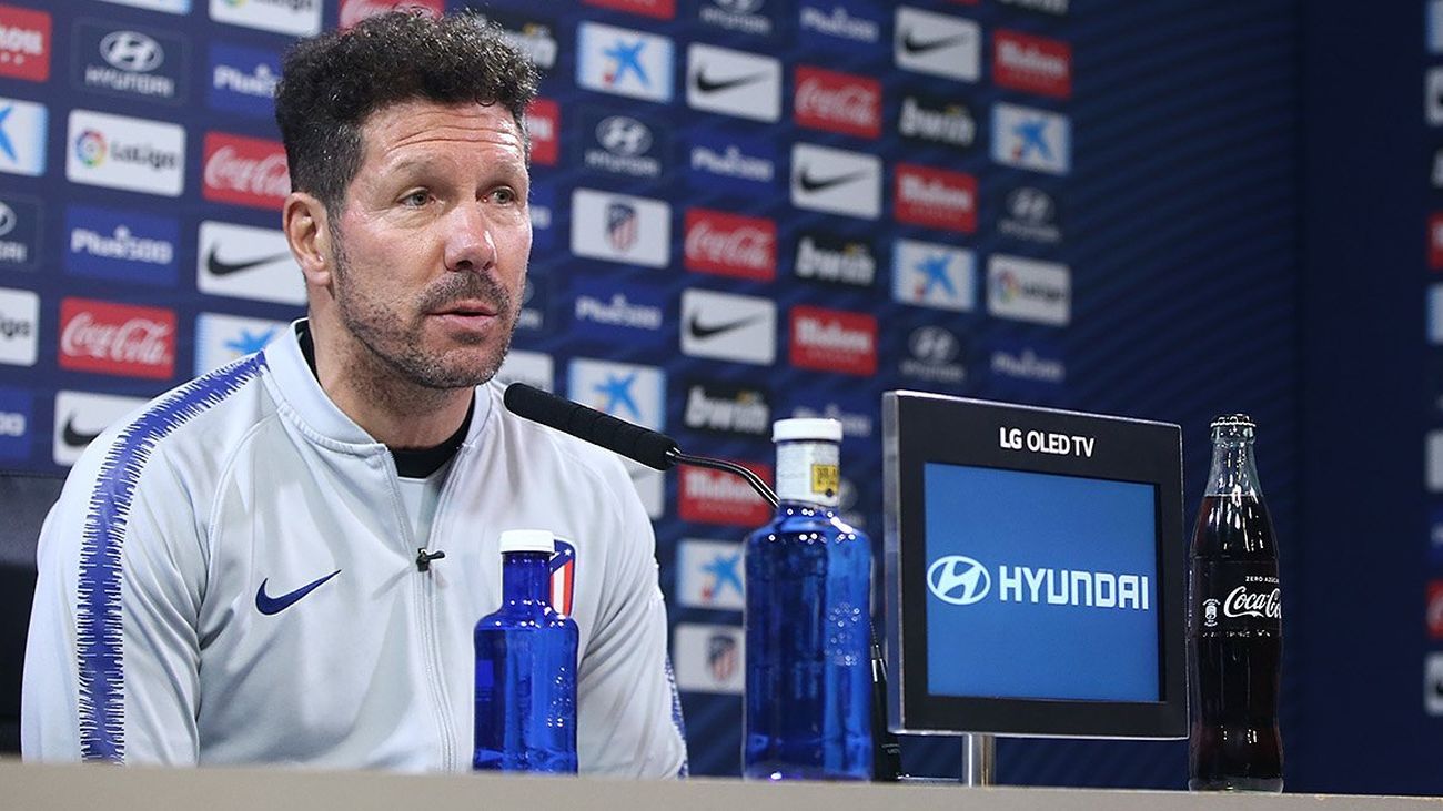 Simeone: "Debemos olvidarnos de los árbitros"