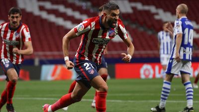 2-1. El Atlético gana a la Real Sociedad y pone la directa hacia el título