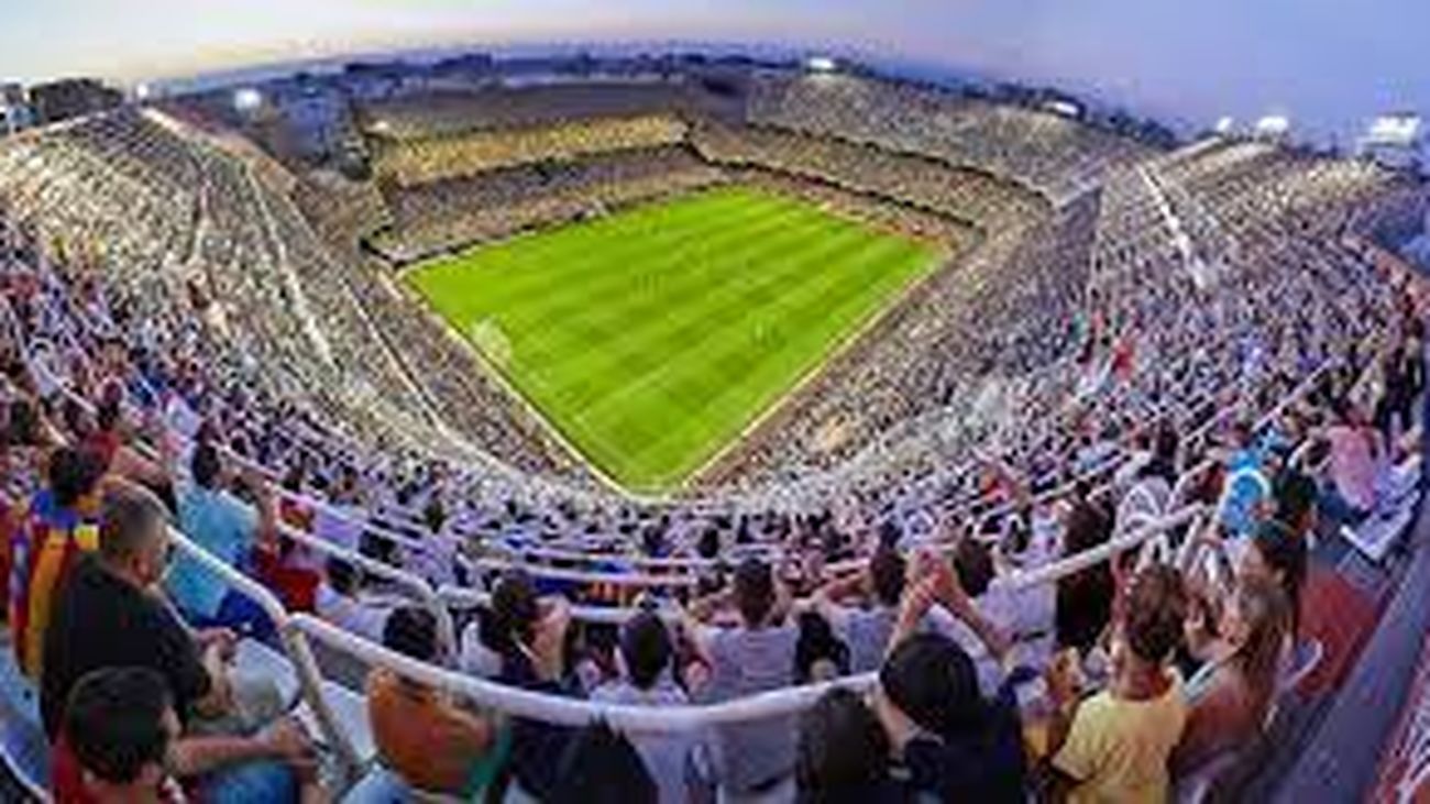 Vuelve el público al fútbol y al baloncesto, pero solo en regiones en fase 1