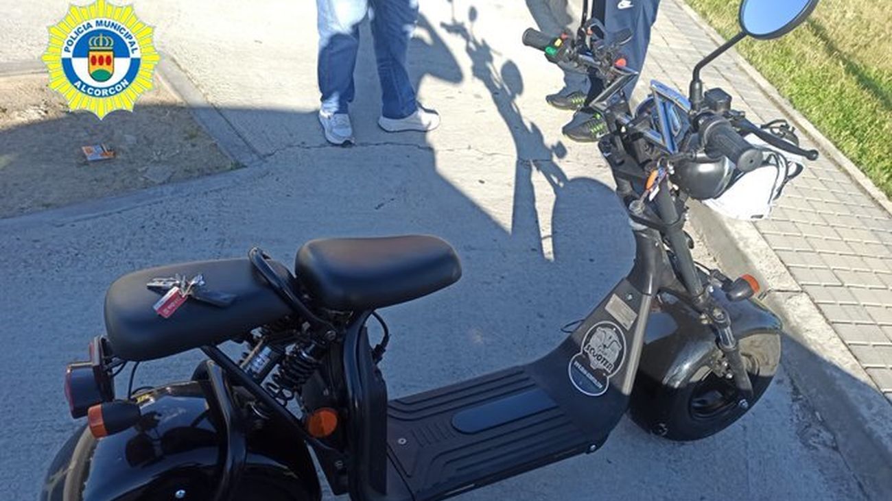 La Policía de Alcorcón alerta del uso de ciclomotores con apariencia de 'patinete'