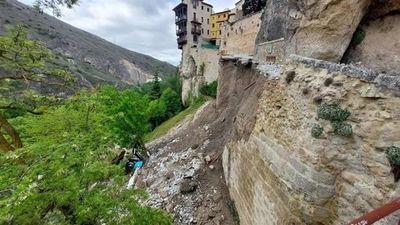 Se hunde el muro de la subida a las Casas Colgadas de Cuenca, sin heridos