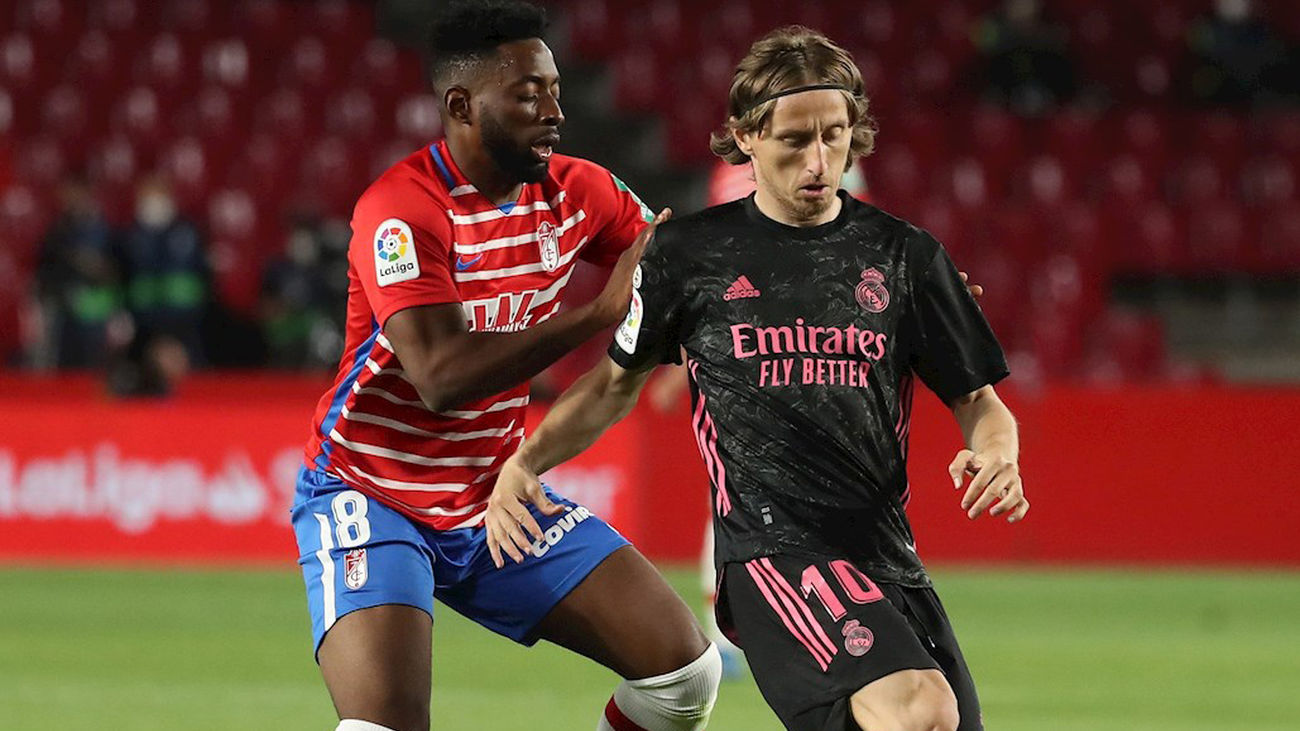 Modric ante el Granada