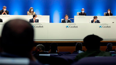El Estado vota contra la política de retribuciones de CaixaBank
