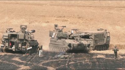 Gaza busca refugio bajo las bombas de la ofensiva israelí desde tierra y aire