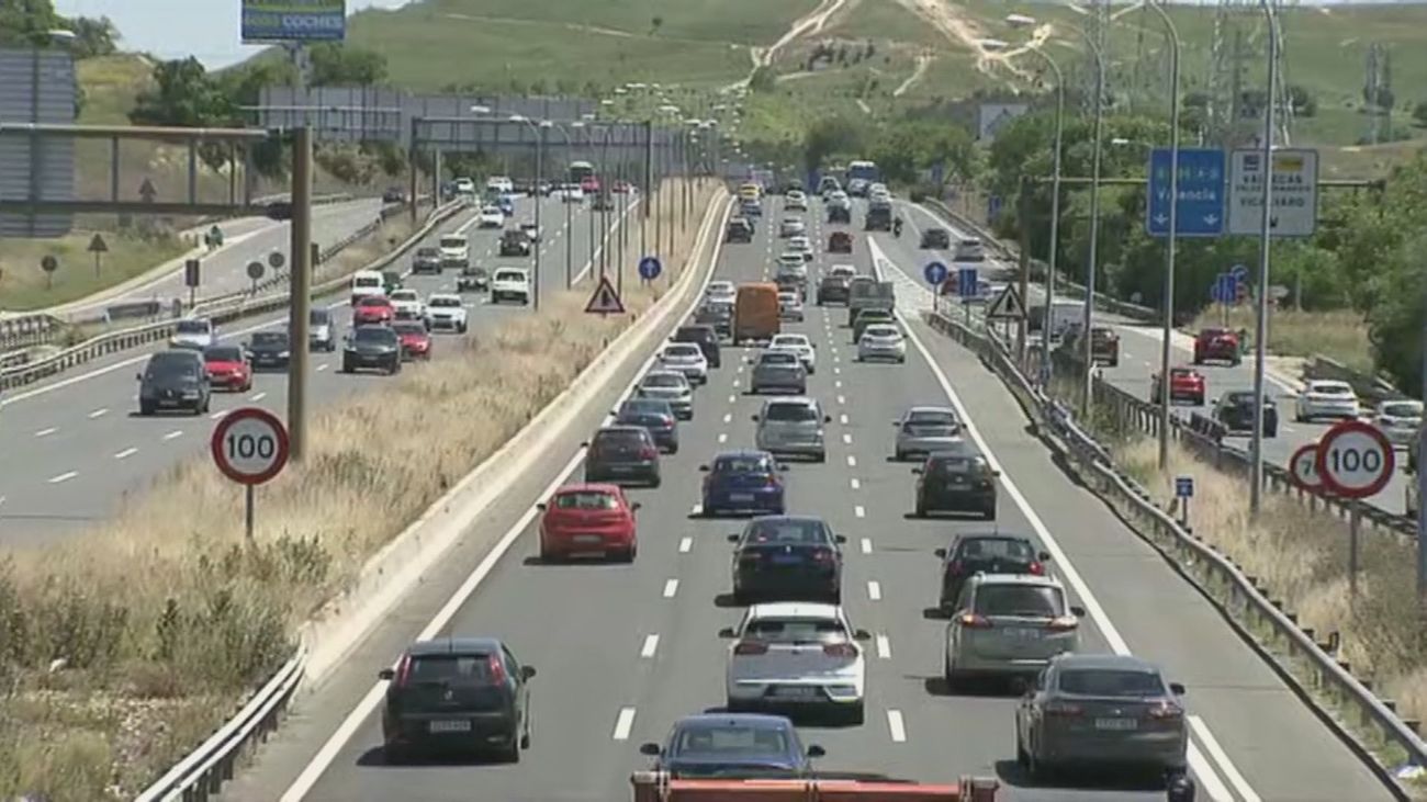 Las salidas de Madrid por carretera se han disparado un 40 % este viernes