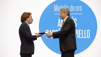 Andrés Trapiello, Medalla de Oro, defiende que en la Constitución "caben todos los madriles"