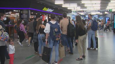 Atocha vuelve a la “normalidad” con los trenes llenos de regreso de la escapada