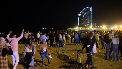 Desalojadas más de 9.000 personas en Barcelona en otra noche de botellones