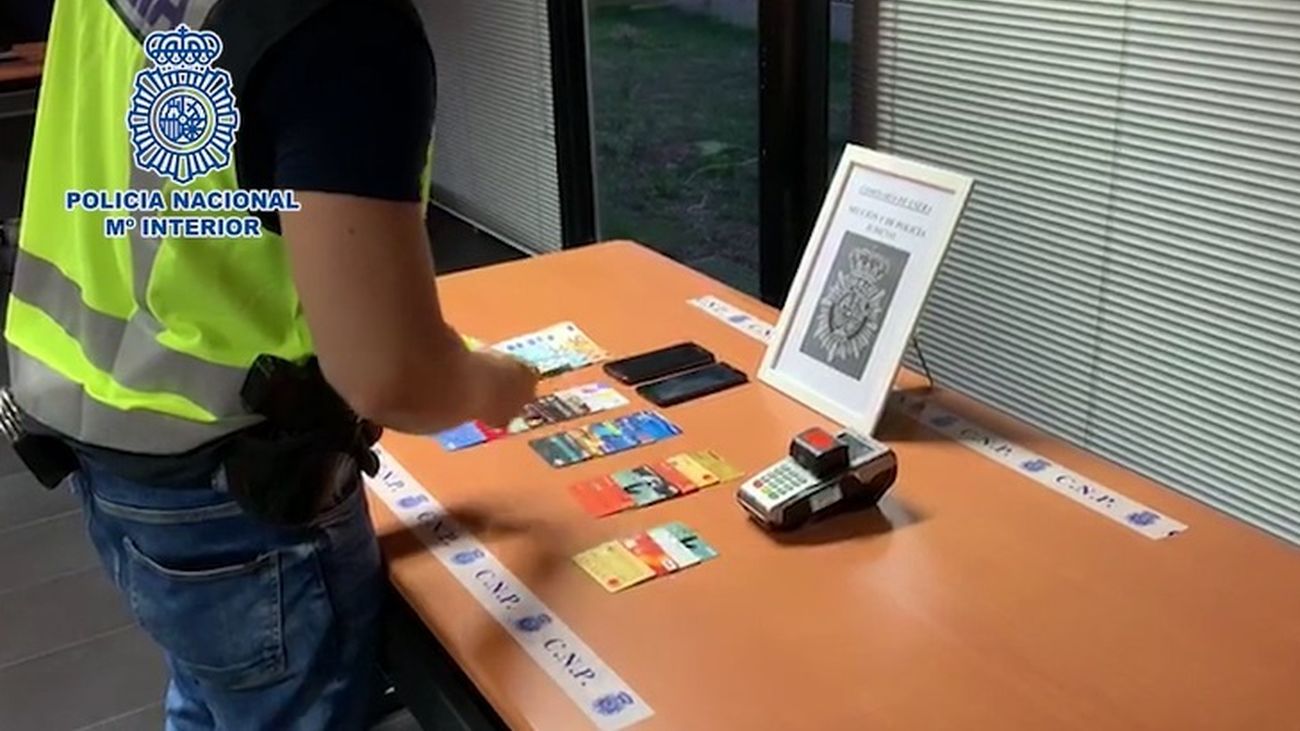 Detenido en Madrid un taxista por estafar a clientes mayores, robándoles sus tarjetas bancarias