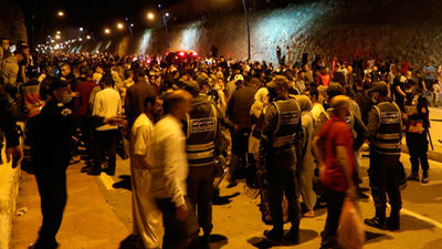 Miles de migrantes cruzan la frontera de Ceuta en una avalancha sin precedentes