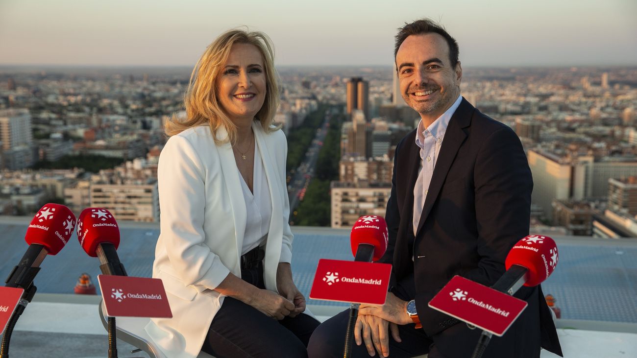 Nieves Herrero y el director de Onda Madrid, Ángel Rubio.