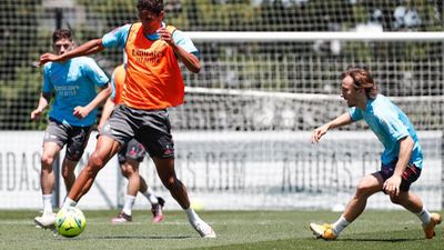 Varane regresa al grupo; Ramos apura opciones para reaparecer