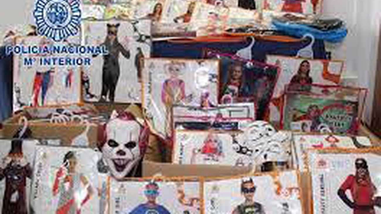 Detenido un matrimonio chino en Madrid con 10.000 disfraces y máscaras de héroes falsos para su venta