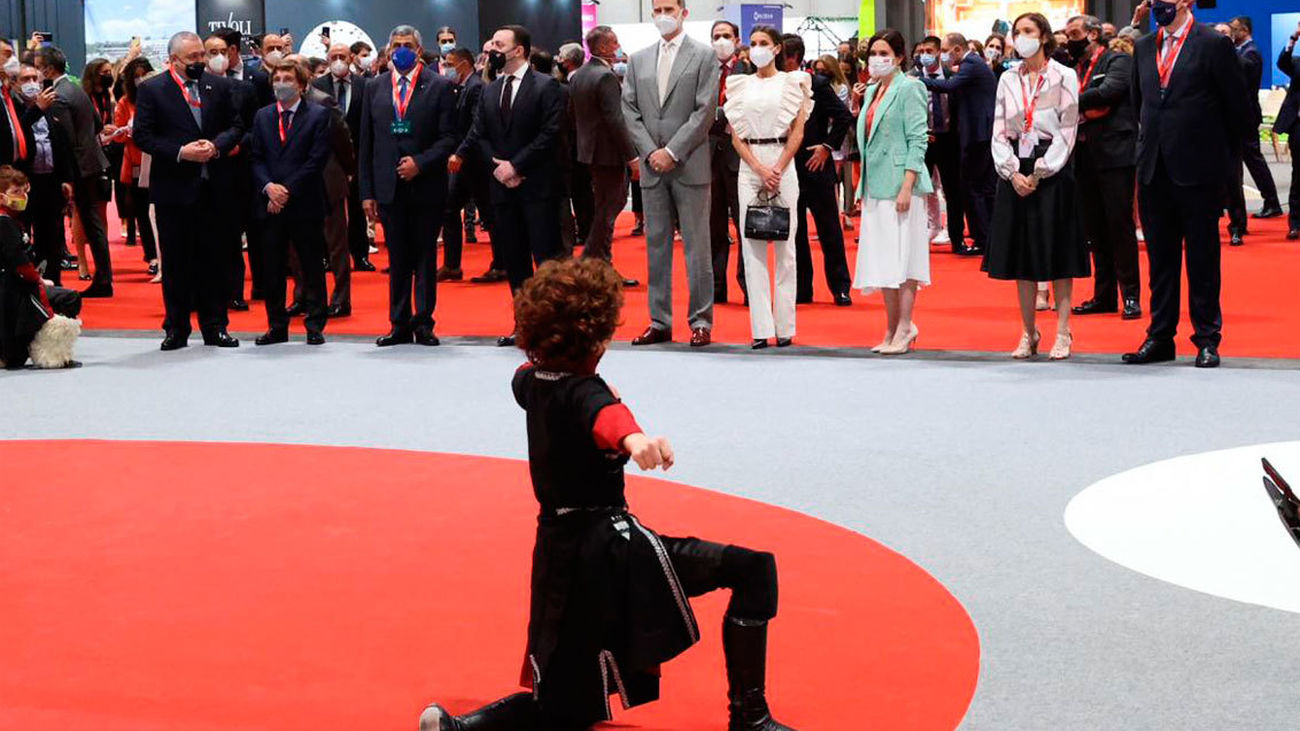 Los reyes abren un Fitur especial que muestra que el turismo "está de vuelta"