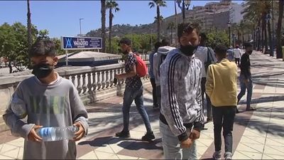 Gobierno y comunidades acuerdan acoger a 200 menores que ya estaban en Ceuta