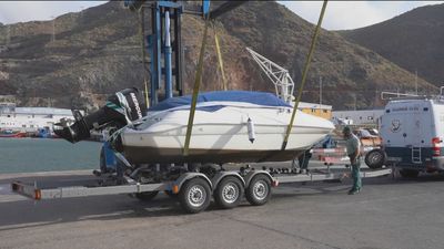 La Guardia Civil vuelve a inspeccionar la lancha y el coche  del padre de las niñas desaparecidas en Tenerife