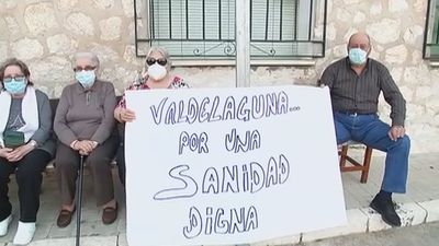 Valdelaguna sale a la calle para pedir que abran el consultorio médico