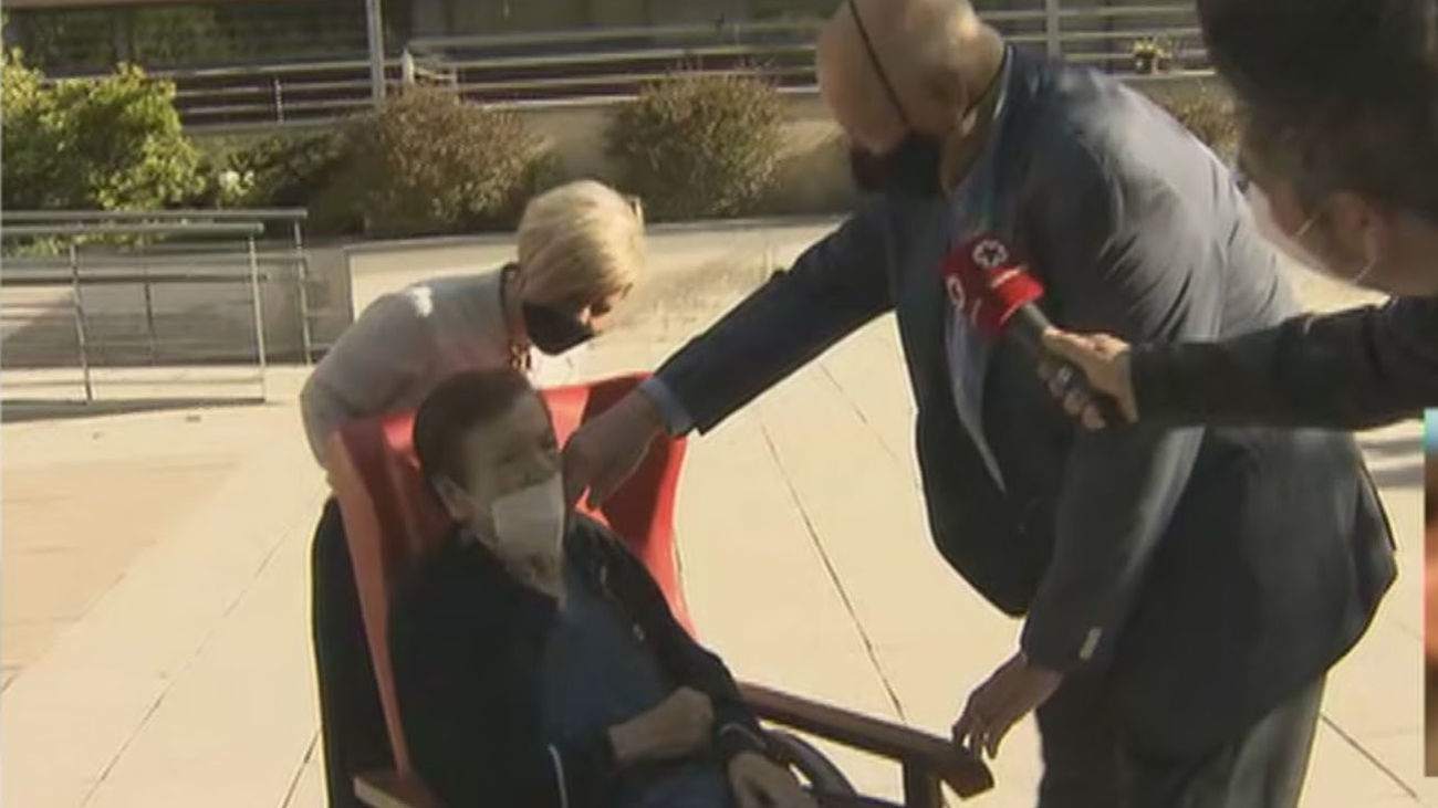 La fuerza del amor: Manuel recorre 70 km diarios para ver a su mujer enferma de Alzheimer que vive en una residencia