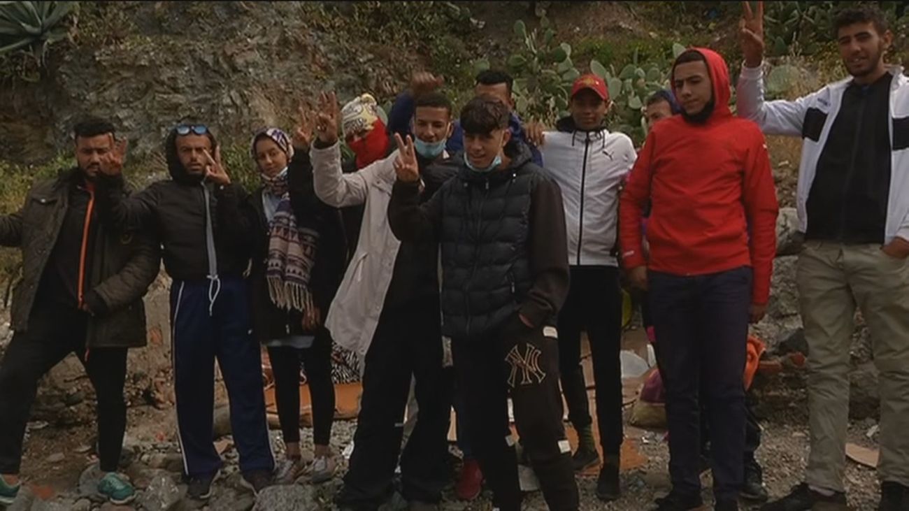 Madrid cumplirá "la decisión unilateral del Gobierno" de acoger 20 menores extranjeros de Ceuta