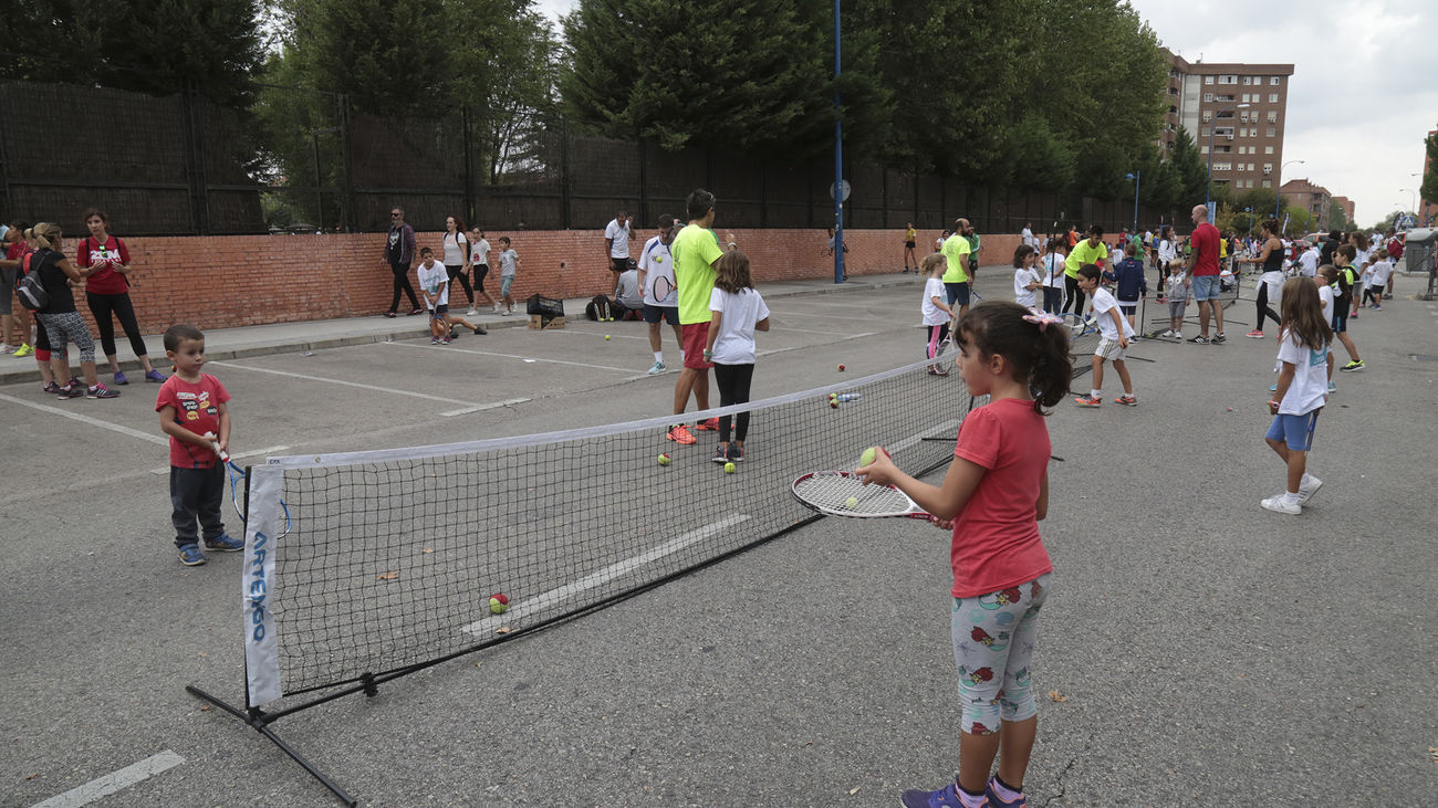 Actividad de tenis infantil organizada por el Ayuntamiento de Leganés