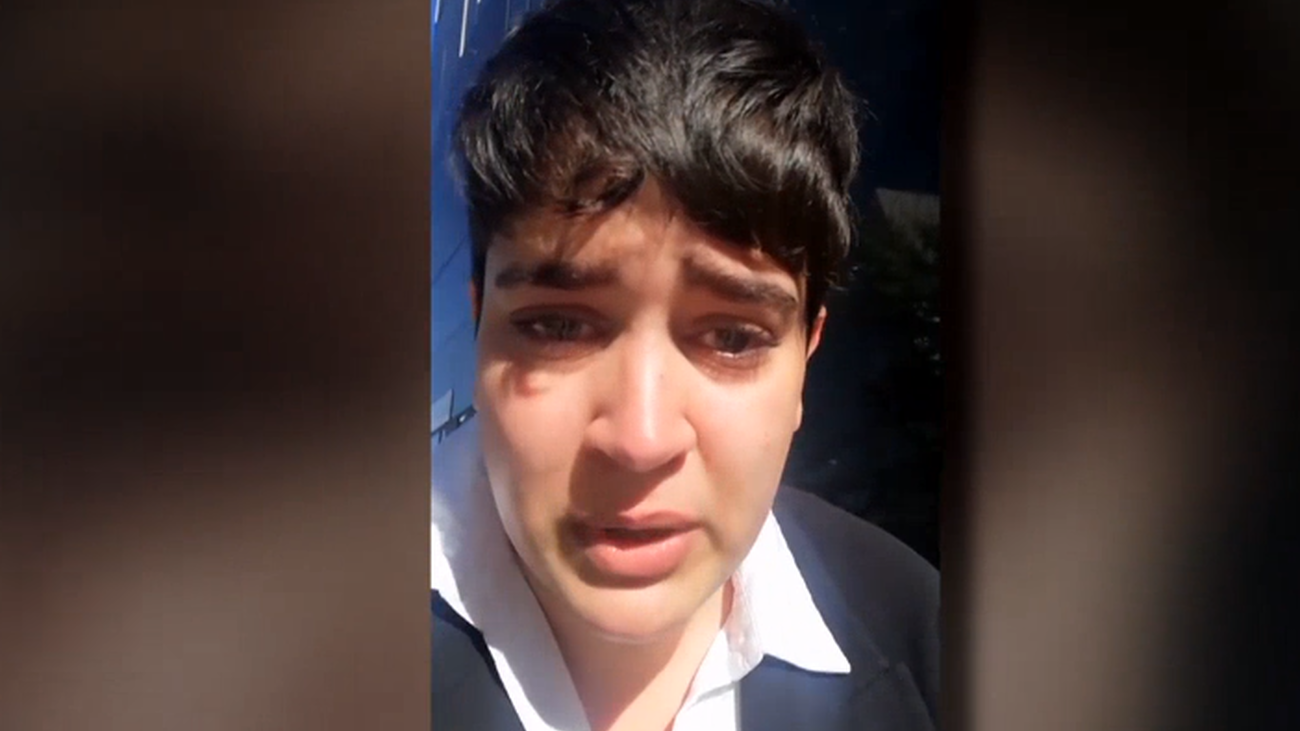 Una joven es rechazada como azafata de Fitur por no tener un uniforme de su talla