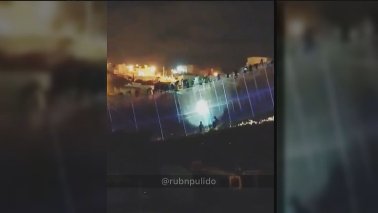 Una treintena de inmigrantes entran en Melilla tras seis intentos de asalto