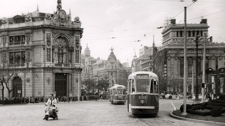 El tranvía por las calles de Madrid / EMT
