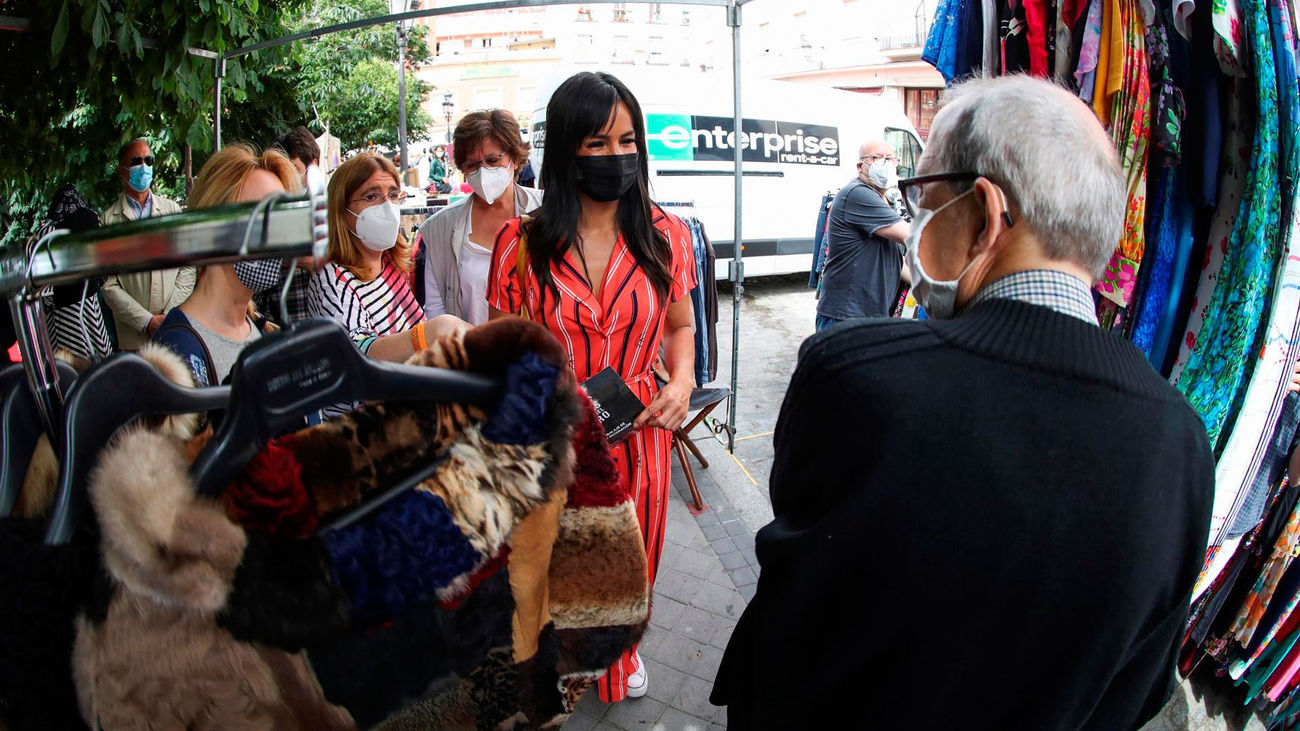 Los vendedores del Rastro sacan su inventario a la calle dos sábados al mes