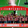 El Atlético de Madrid recibe la copa de campeón de la Liga 2020-21