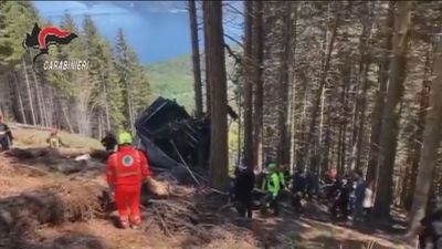 Catorce muertos al caer al vacío una cabina de teleférico en el norte de Italia